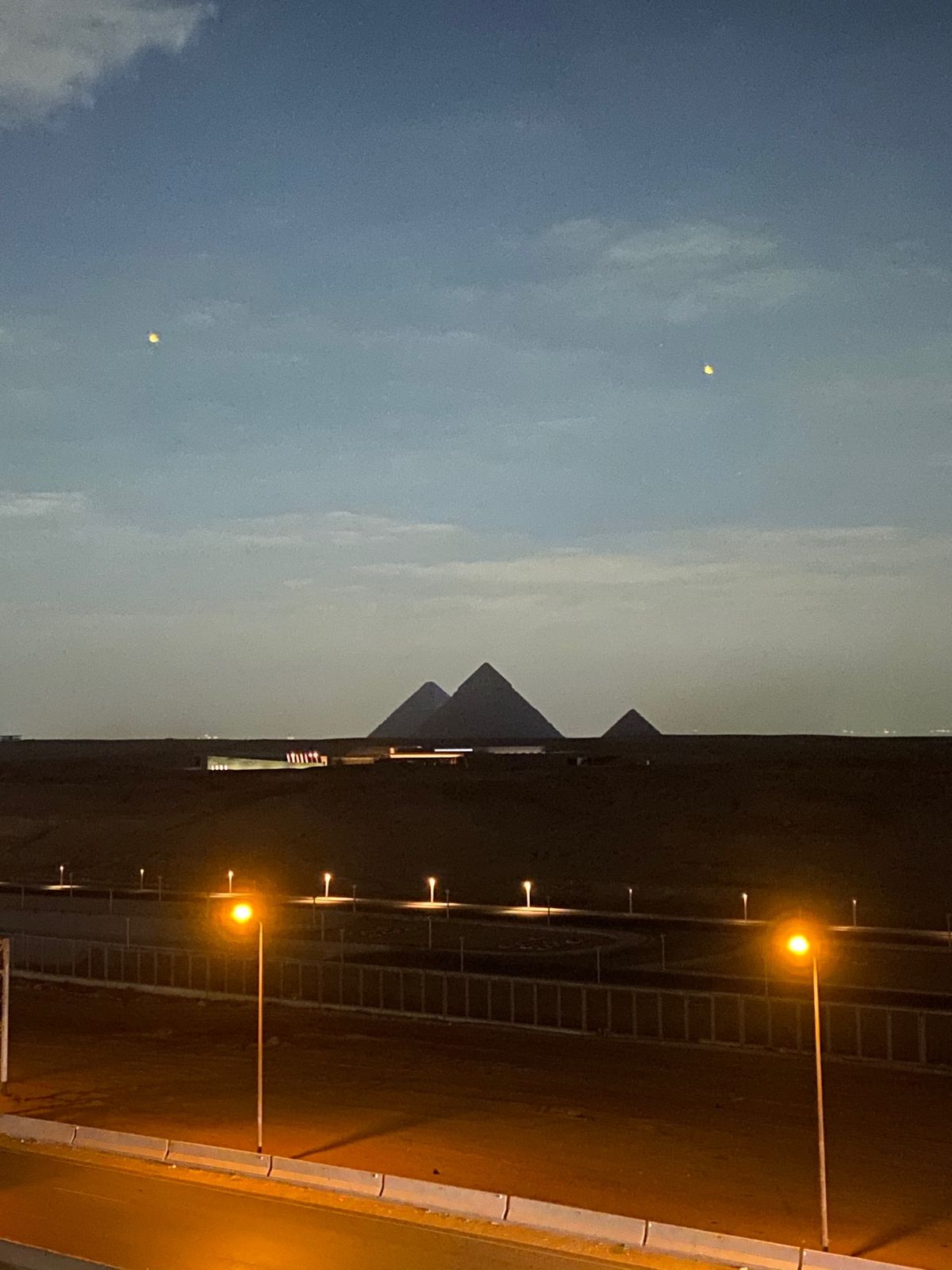 ピラミッツガーデンズ地区にある宿泊場所に到着（Airbnb）。イメージと全...