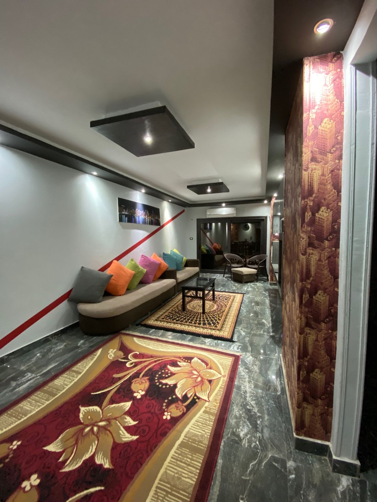 ピラミッツガーデンズ地区にある宿泊場所に到着（Airbnb）。イメージと全...