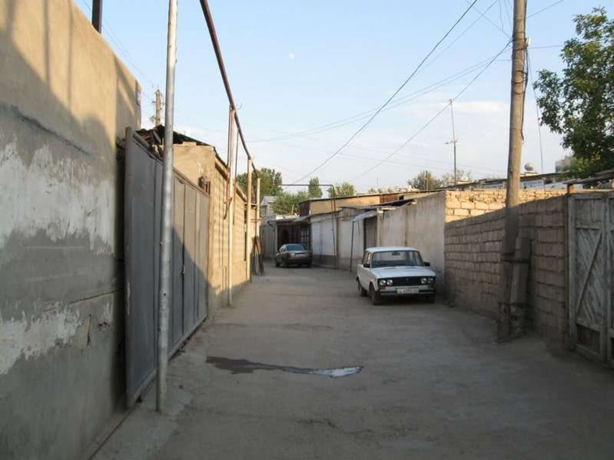 古い家屋のパン屋。
古く長く、ソ連時代以前からも代々ここで売っているのだろ...