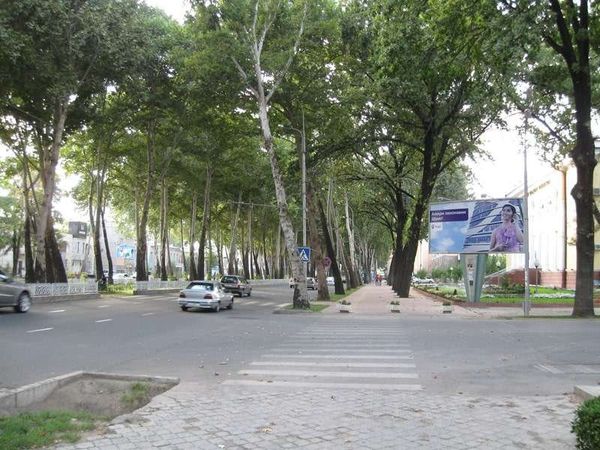 タジキスタン・ホジェンド「2013年 タジキスタン 地の果て? ホジェンド~首都ドゥシャンベ。3カ国分のビザを取ろうとしたが・・」の写真:ドウシャンベのメインストリート