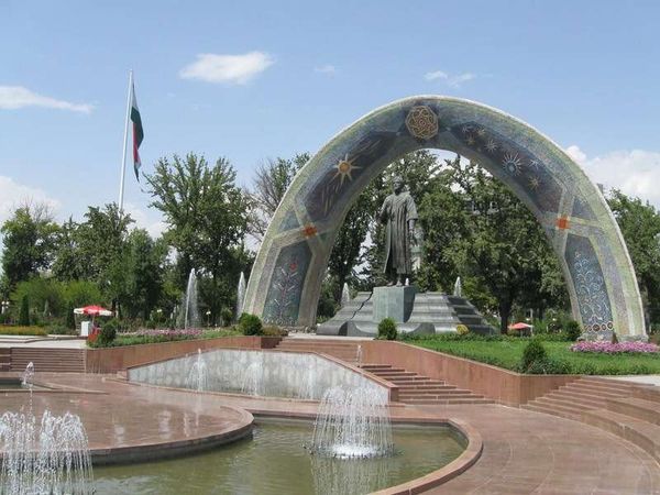 タジキスタン・ホジェンド「2013年 タジキスタン 地の果て? ホジェンド~首都ドゥシャンベ。3カ国分のビザを取ろうとしたが・・」の写真