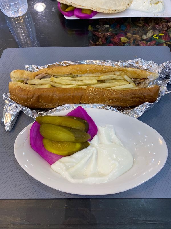 エジプト・カイロ「エジプト 砂漠キャンプの旅」の写真:少し休んで夕食を食べに、近くの賑わってい...