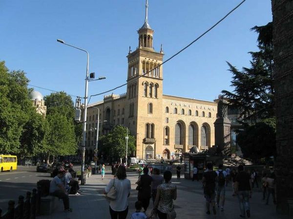 ジョージア・トビリシ「2013年 スターリンの故郷、グルジア。2008年の紛争の傷痕はなく」の写真：首都トビリシの市街地