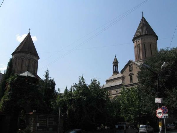 ジョージア・トビリシ「2013年 スターリンの故郷、グルジア。2008年の紛争の傷痕はなく」の写真：旧市街。教会もモスクもシナゴーグもあり、...