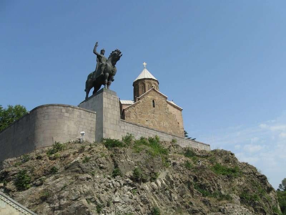 有名なランドマークらしいです。詳細は忘れました。
12世紀くらいのものだっ...