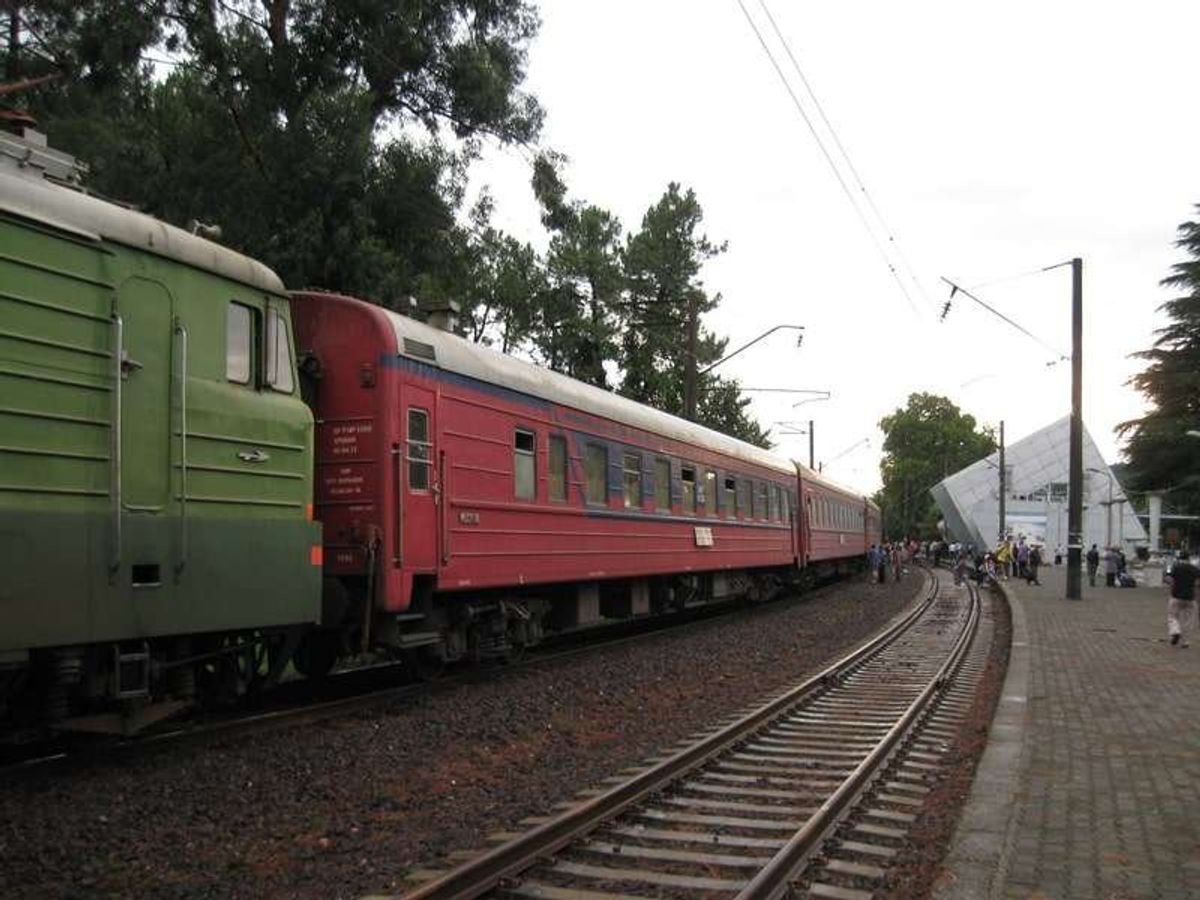 アルメニアから来た列車は、バトゥミの手前の駅で終点です。