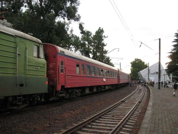 ジョージア・トビリシ「2013年 スターリンの故郷、グルジア。2008年の紛争の傷痕はなく」の写真：アルメニアから来た列車は、バトゥミの手前...