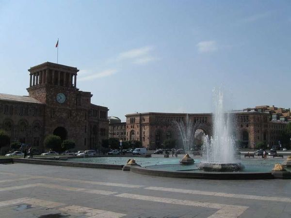 アルメニア・エレバン「2013年 アルメニア 清潔な首都エレバン」の写真：エレバンの中心リパブリックスクエア。
こ...