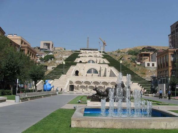 アルメニア・エレバン「2013年 アルメニア 清潔な首都エレバン」の写真：よくわかりませんが新しく作った公園のようです。