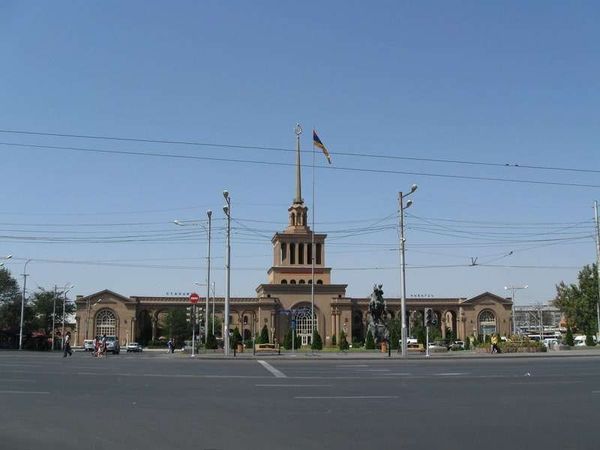 アルメニア・エレバン「2013年 アルメニア 清潔な首都エレバン」の写真：エレバン駅