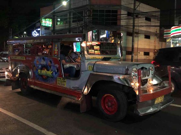 フィリピン・サンフランシスコ「フィリピンの秘境&島巡り」の写真:フィリピン初日はマニラのパサイら辺の宿の...