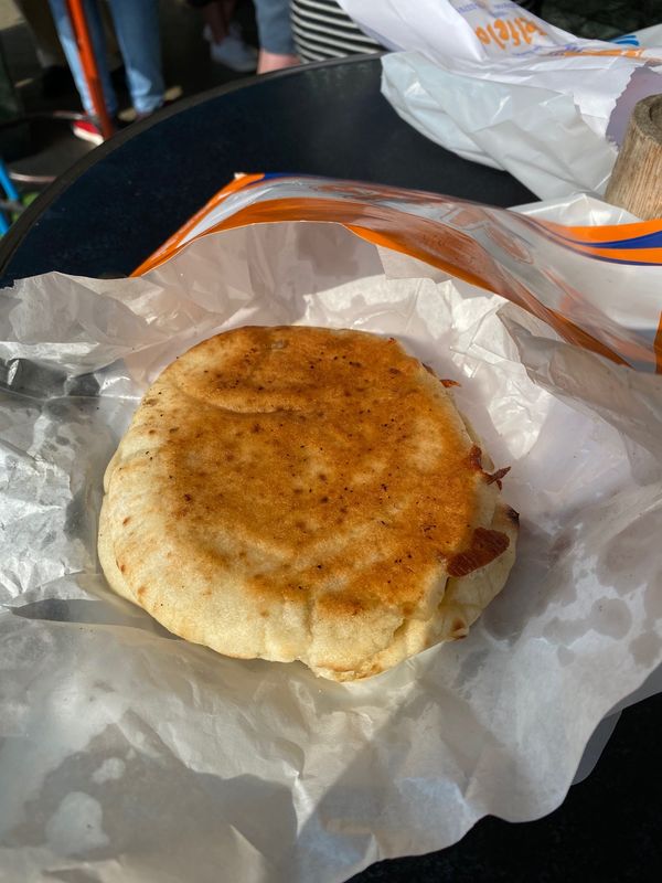 エジプト・カイロ「エジプト 砂漠キャンプの旅」の写真:翌朝カイロに戻るため空港へ。カイロに昼前...