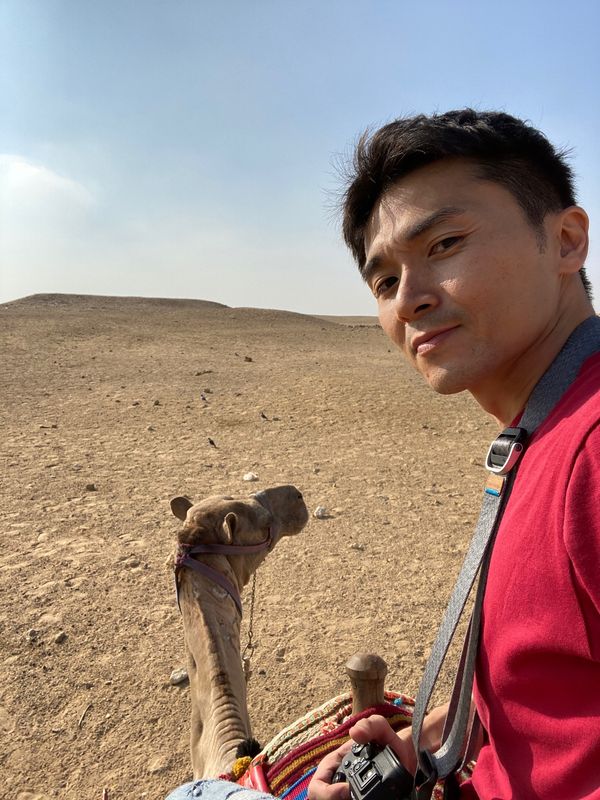 エジプト・カイロ「エジプト 砂漠キャンプの旅」の写真:ピラミッドのあと少し離れてラクダ乗り。