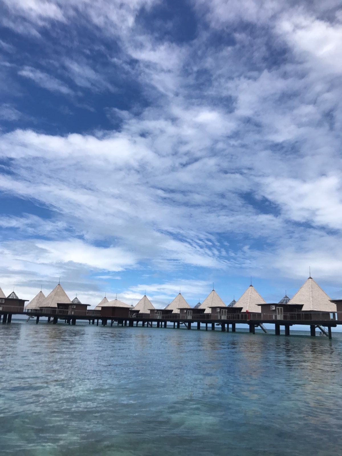 水上レストラン、ノンカウイ島上陸、ピッチングナチュレでシュノーケリングなど...