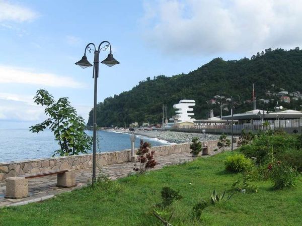 トルコ・ディヤルバクル「2013年 トルコ東部　クルドの人たち」の写真：グルジアからトルコ入国
再びイスラム圏に...