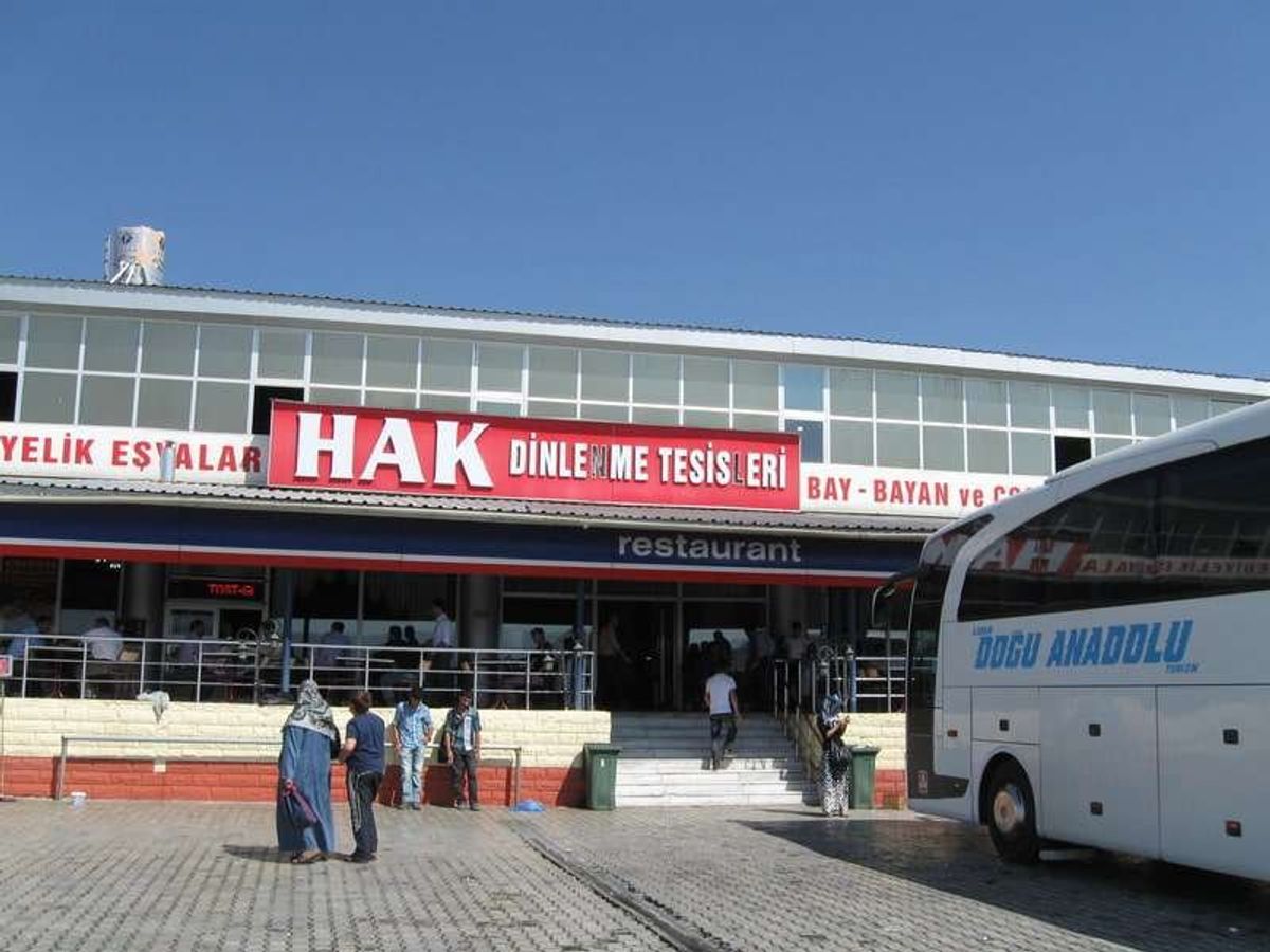 エルズルムからワン行きのバスに乗り、途中休憩。