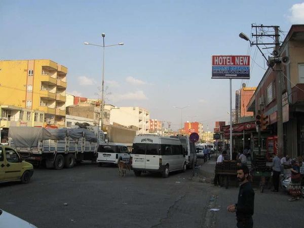 トルコ・ディヤルバクル「2013年 トルコ東部　クルドの人たち」の写真：ワンからシロピのバスターミナル、そこから...