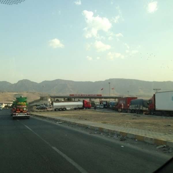 トルコ・ディヤルバクル「2013年 トルコ東部　クルドの人たち」の写真：イラクとの国境
先に見えるのはトルコの出...