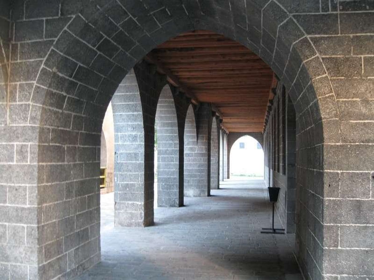 アルメニア教会。
アルメニア人は第一次世界大戦後にほとんどが街から追放され...