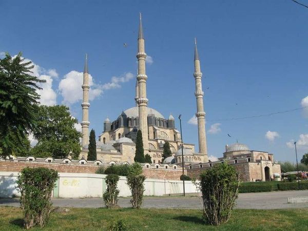 トルコ・ディヤルバクル「2013年 トルコ東部　クルドの人たち」の写真：オスマン帝国の実質上の首都であったエディ...