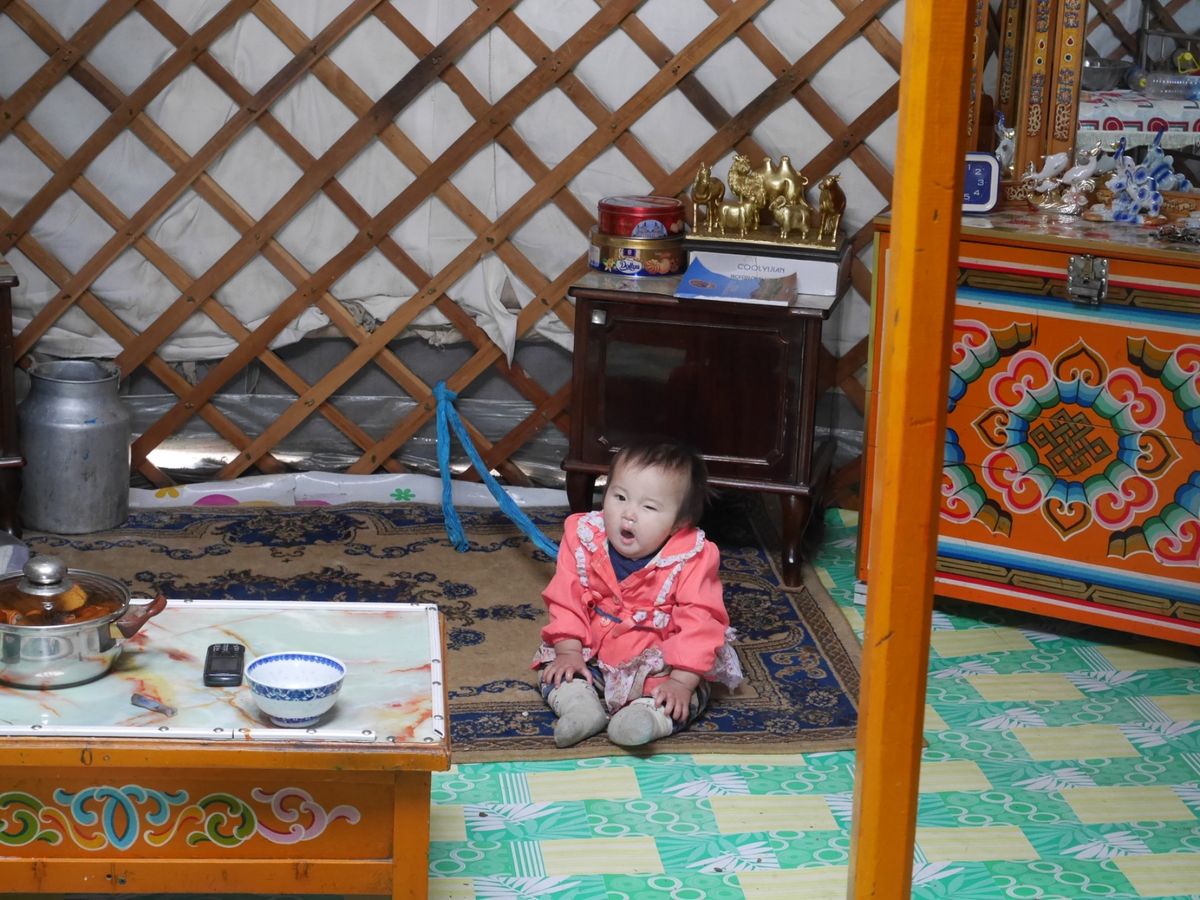 ウランバートルから車で約5時間
電波も電気もない大草原の中で暮らす
と...