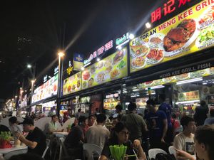 出張初日は必ずブギッビンタンの屋台飯🍻
