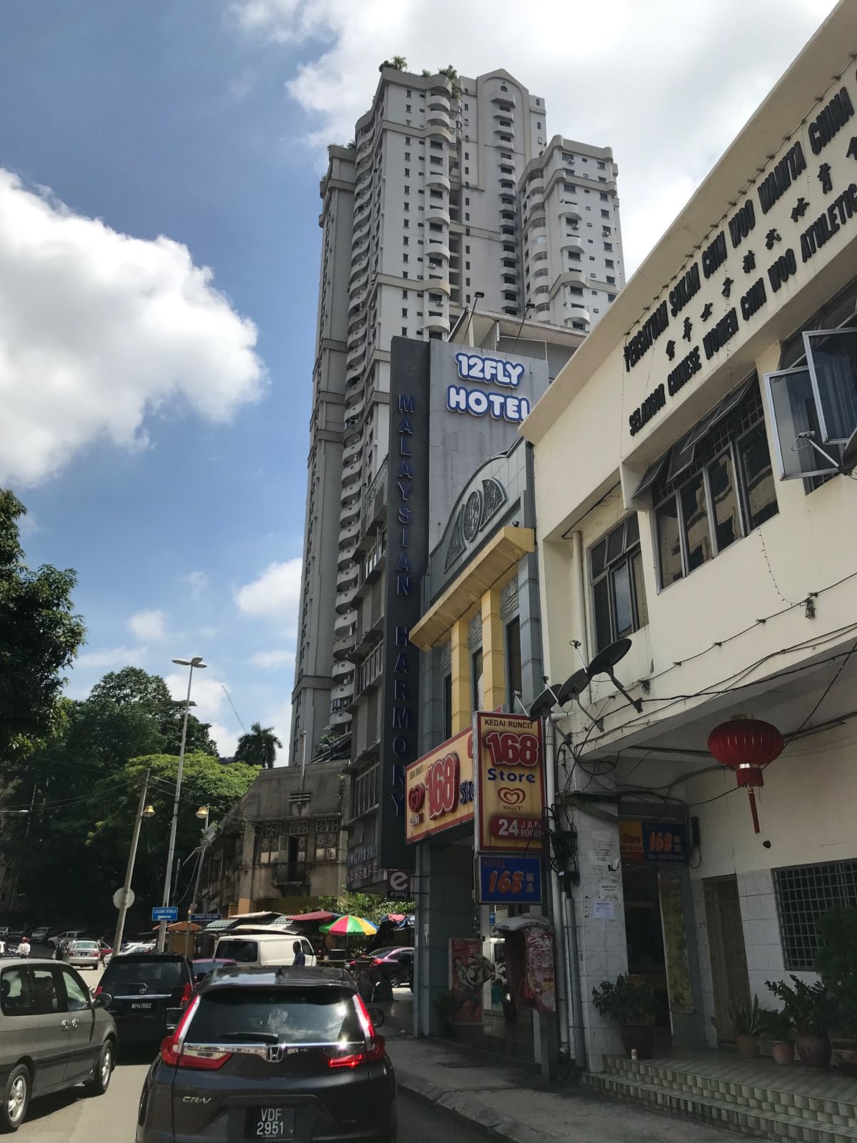 出張初日は必ずブギッビンタンの屋台飯🍻
