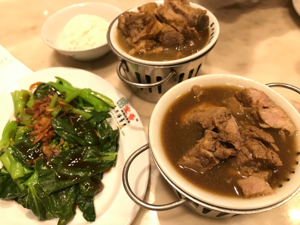 出張初日は必ずブギッビンタンの屋台飯🍻
