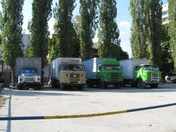 ブルガリア・ソフィア「2013年 ブルガリア 伝統ある街ハスコヴォ 首都ソフィア」の写真:ソビエト共産圏のバス勢ぞろい。
興奮しました。