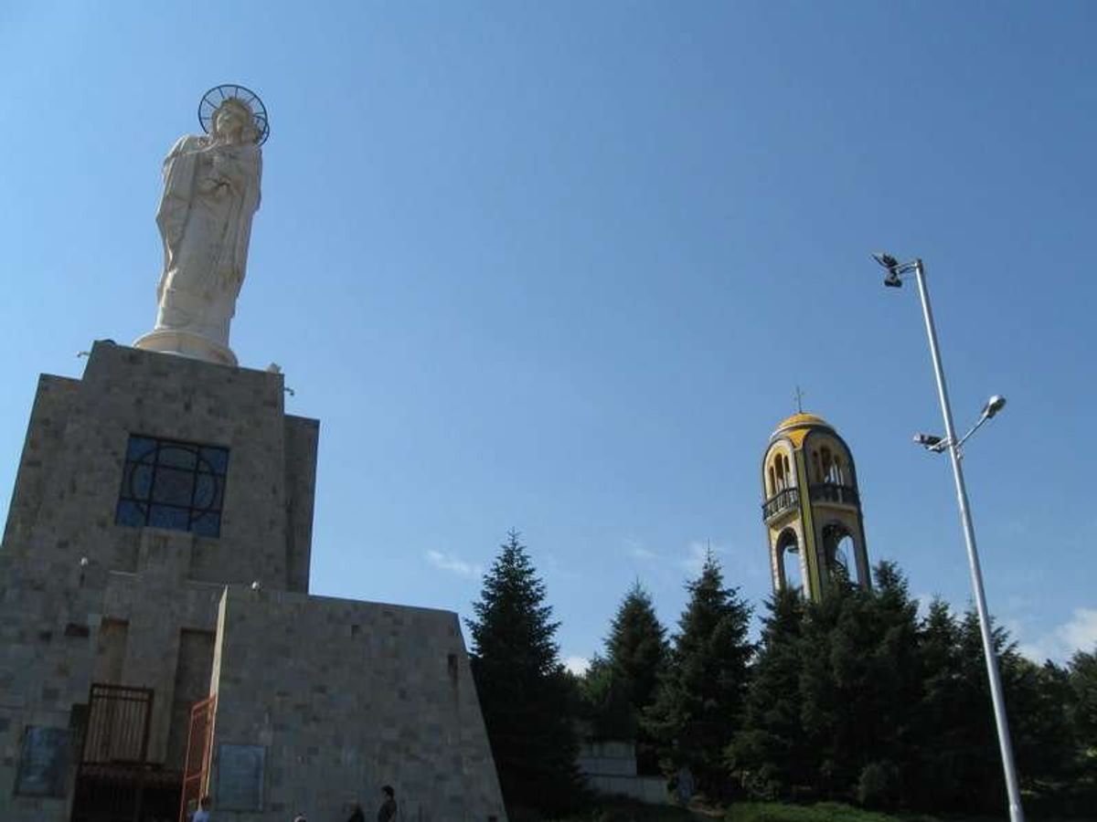 世界一大きい聖母マリア像（といっても新しい）。とその丘からの眺めはすばらしい。