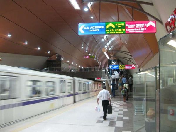 ブルガリア・ソフィア「2013年 ブルガリア 伝統ある街ハスコヴォ 首都ソフィア」の写真:2012年開通のソフィア・メトロ2号線で...