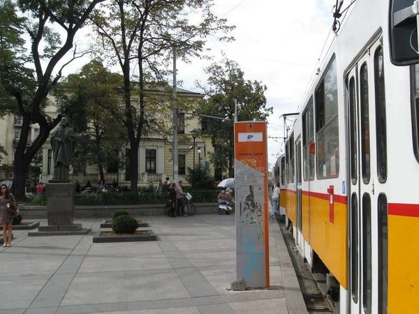 ブルガリア・ソフィア「2013年 ブルガリア 伝統ある街ハスコヴォ 首都ソフィア」の写真:市民の待ち合わせ場所のようでした。