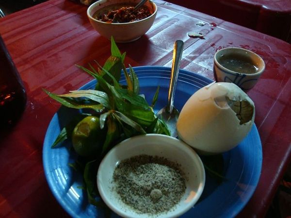 ベトナム・ハノイ「ベトナムはホーチミンからハノイへ北上」の写真：ホーチミンではわけのわからないやつばっか...