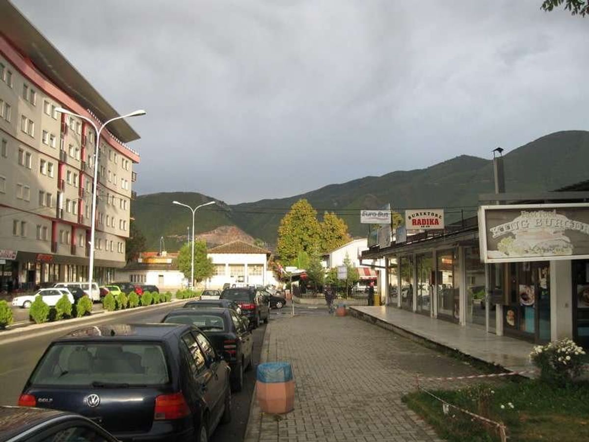 スコピエからバスで１時間半くらいのゴスティバルという街です。州の州都です。...