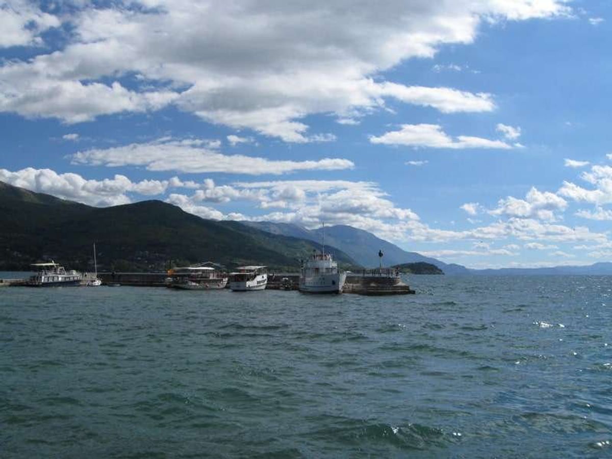 アルバニアの国境、オフリドの湖です。
世界遺産らしく、観光客が多かったです...