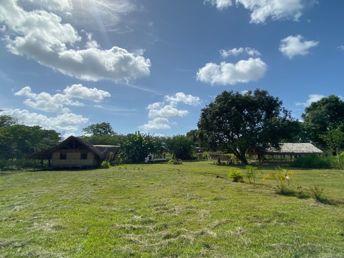 この日はミレミアムケーブへトレッキング！
第一の村のトイレをお借りしたらな...