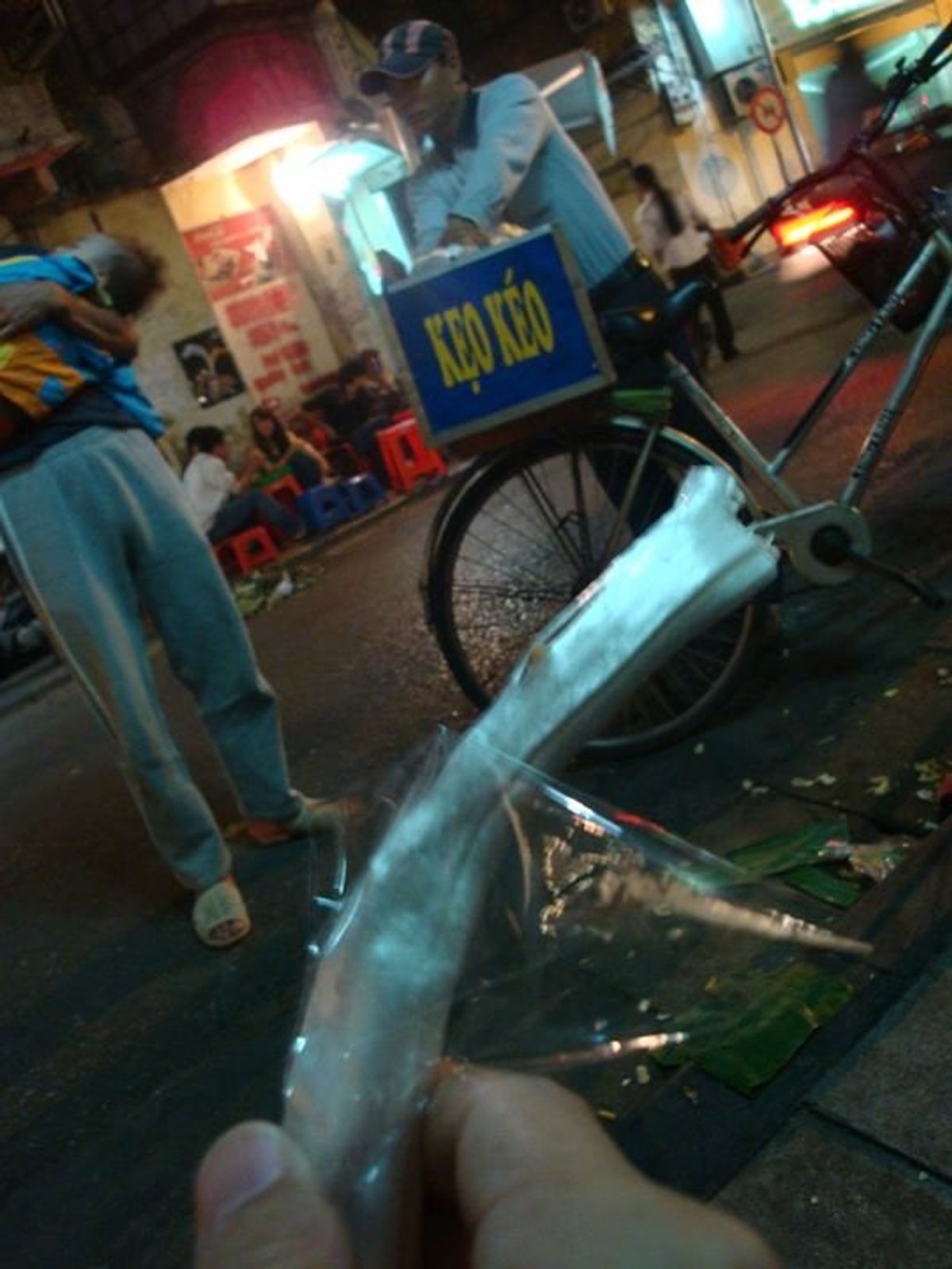 ハノイといえば「BIA HOI」だよね。
ビールのめっちゃ薄い感じのやつ。...