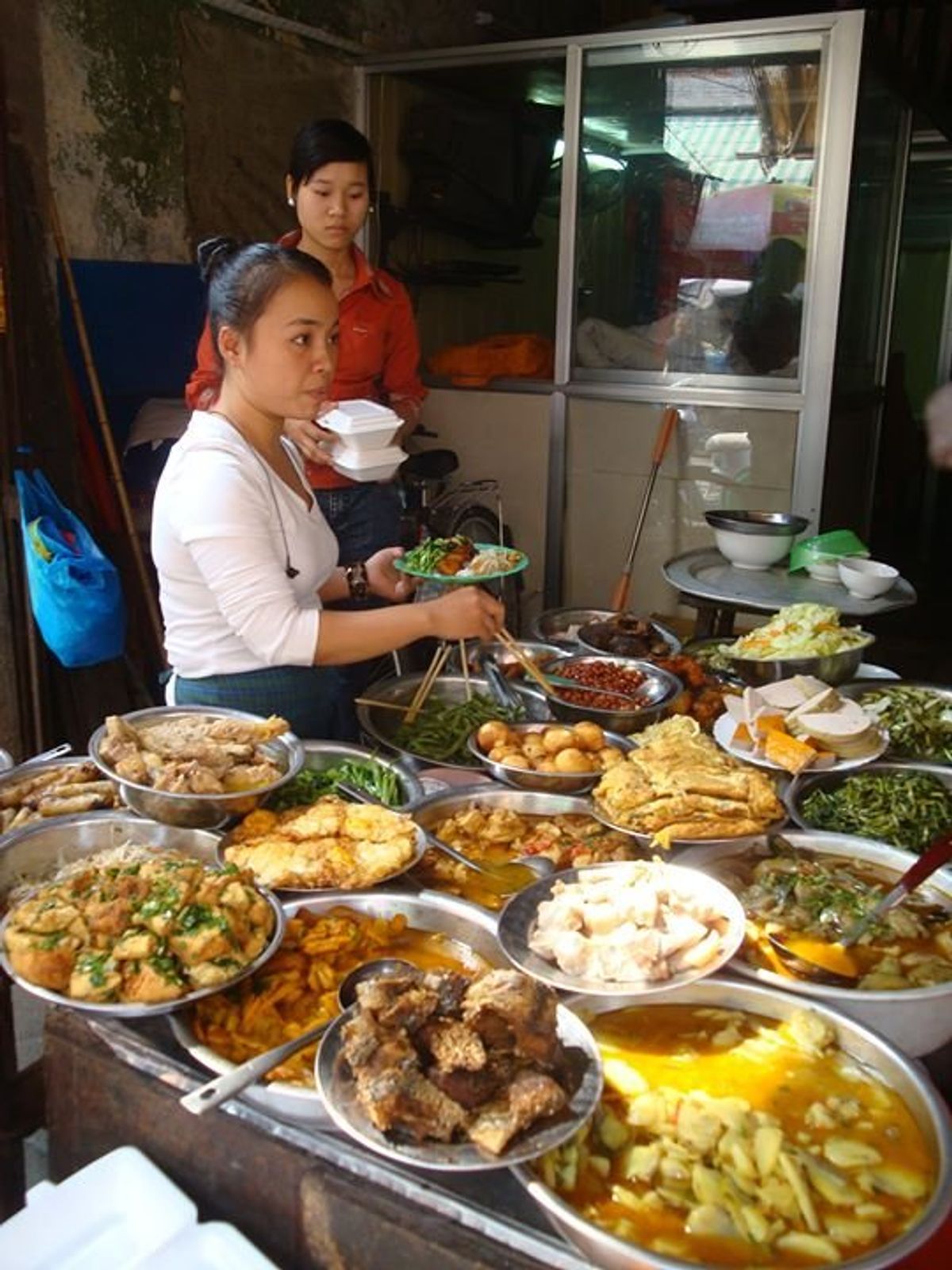 ハノイはごはんが美味しかった。
具が多い！安い！
でもこれ何のってるの？っ...