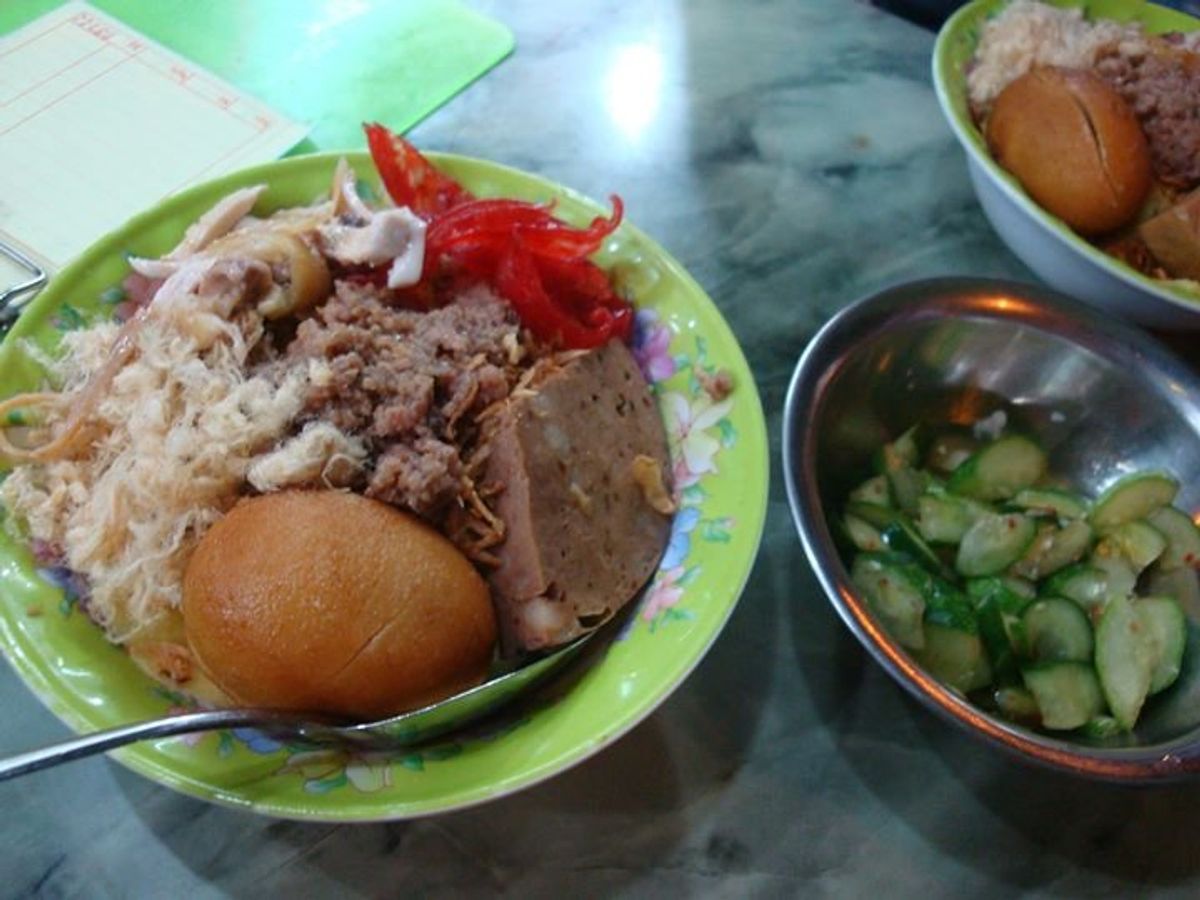 ハノイはごはんが美味しかった。
具が多い！安い！
でもこれ何のってるの？っ...