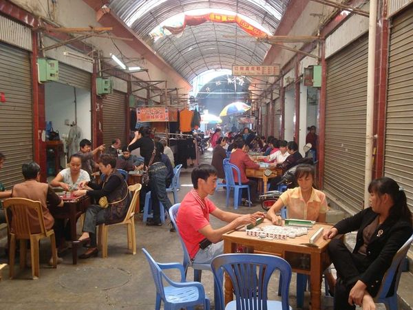 中国・中国「ビザランで一旦中国へ」の写真：入国するや否や、とにかく麻雀！
ほんと中...