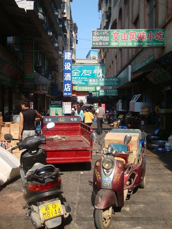 中国・中国「ビザランで一旦中国へ」の写真：あたしは町散策で飲み食べ歩き～
ビールの...