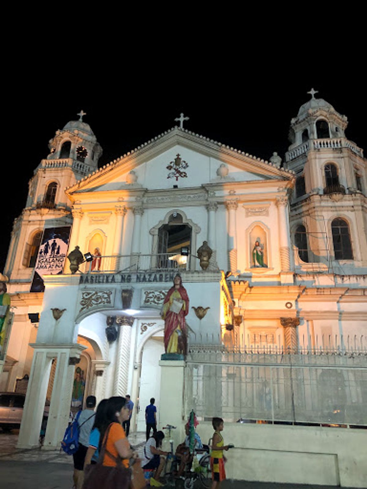 マニラの夜。
ディビソリアマーケットへ。
日中より夜の方が値下がりとかあっ...