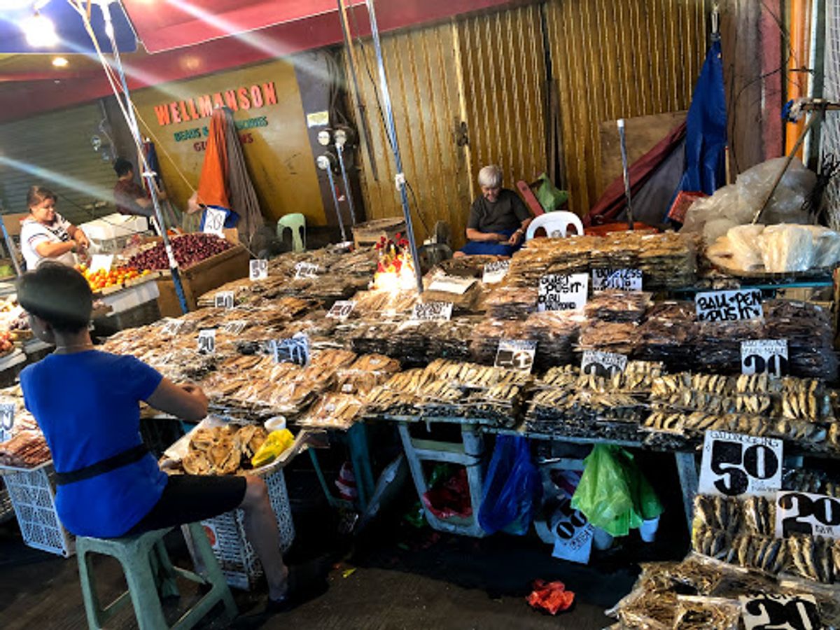 マニラの夜。
ディビソリアマーケットへ。
日中より夜の方が値下がりとかあっ...