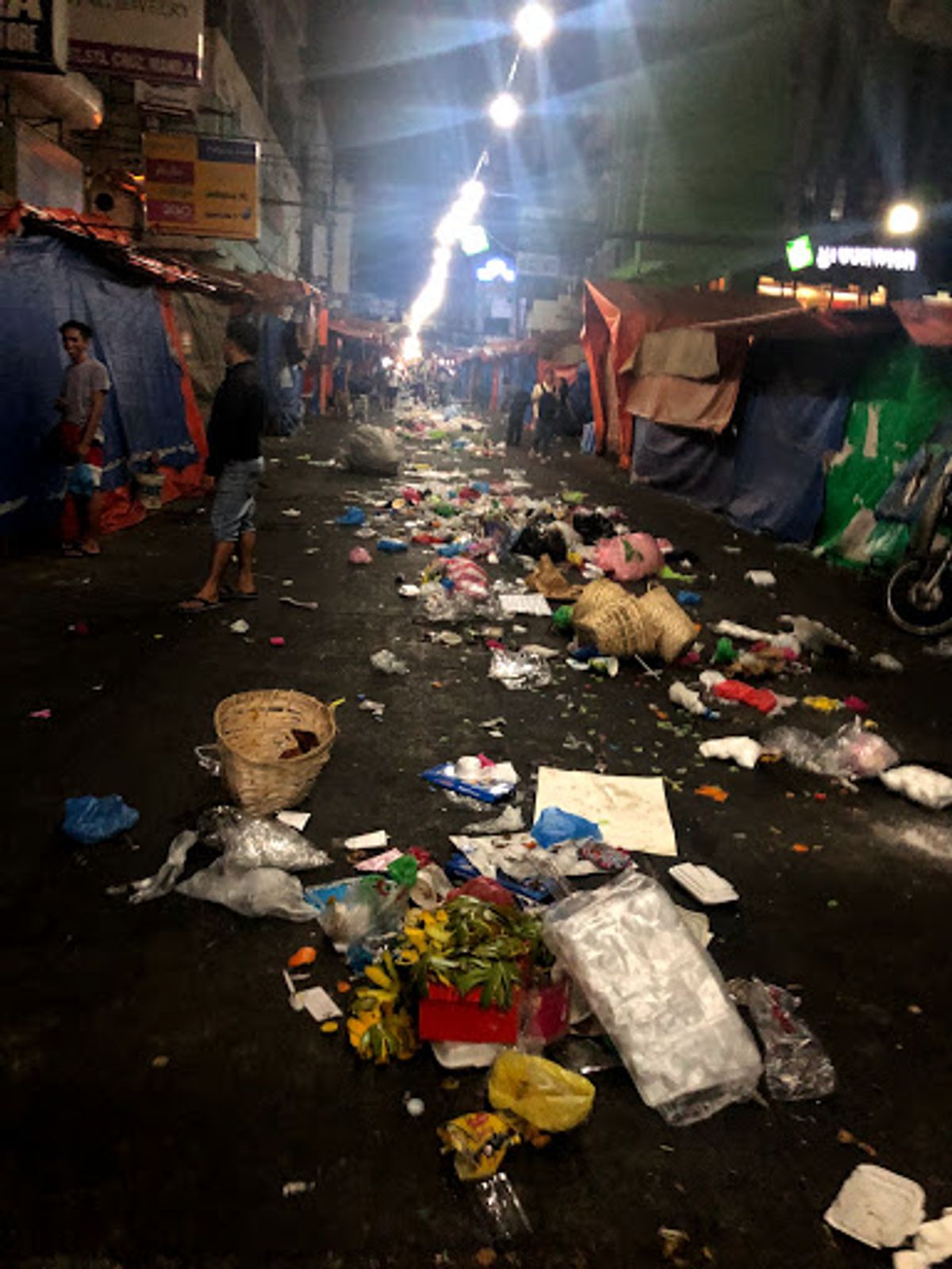 マニラ
ディビソリアら辺とか中華街の近くを散歩。
嫌なとこバージョン。
電...