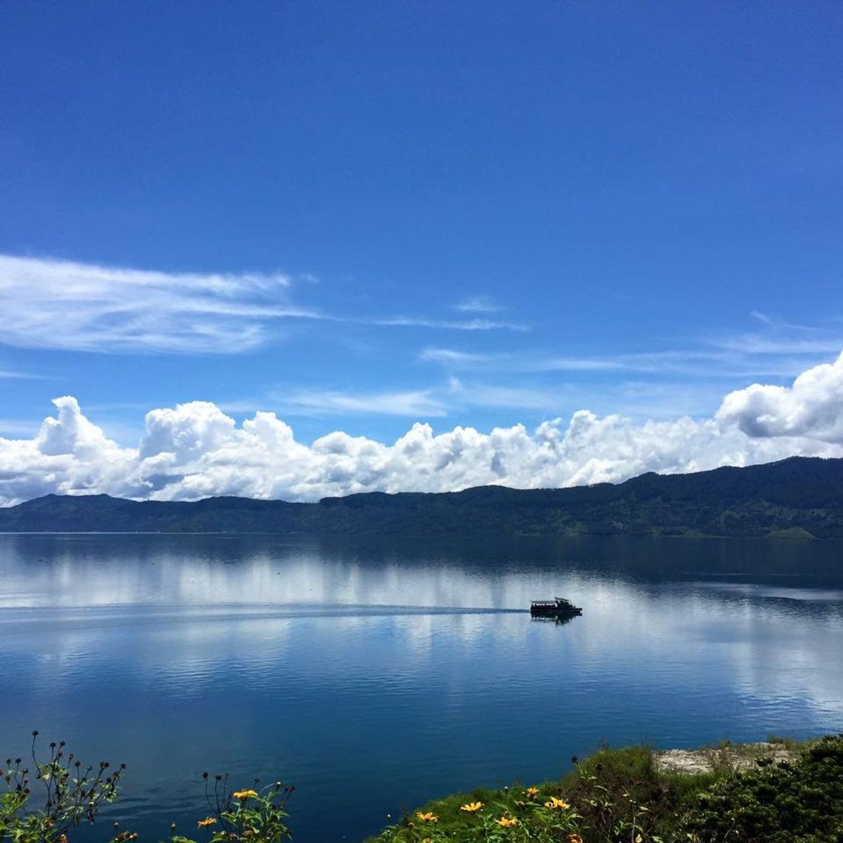サモシール島は360度トバ湖という湖に囲まれた島。
景色最高。なかなかアジ...