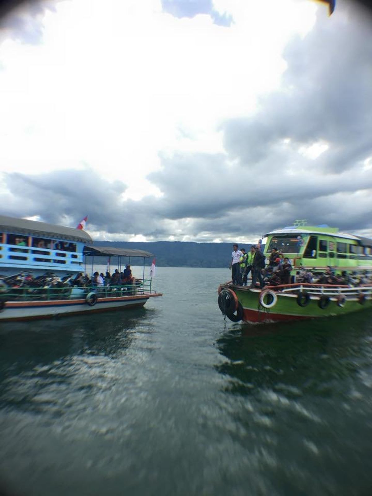 サモシール島は360度トバ湖という湖に囲まれた島。
景色最高。なかなかアジ...