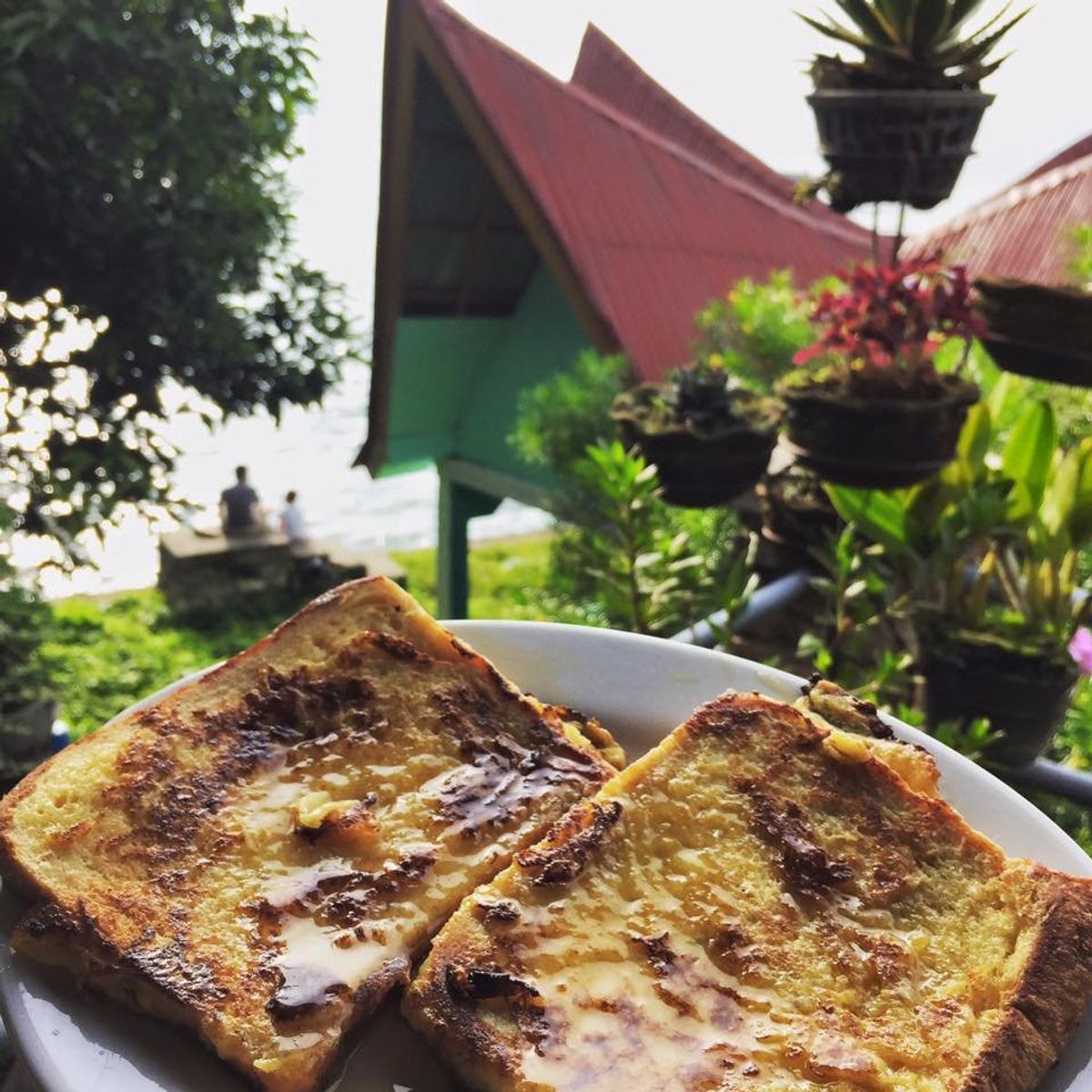 トバ湖を眺めながらの朝ごはんは最高！