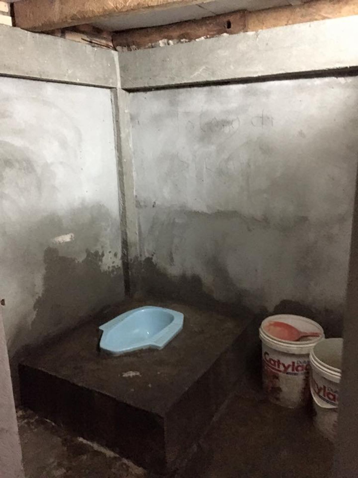 よく見かける光景。
バスとか車とか事故ってる率高い。道が舗装されていなかっ...