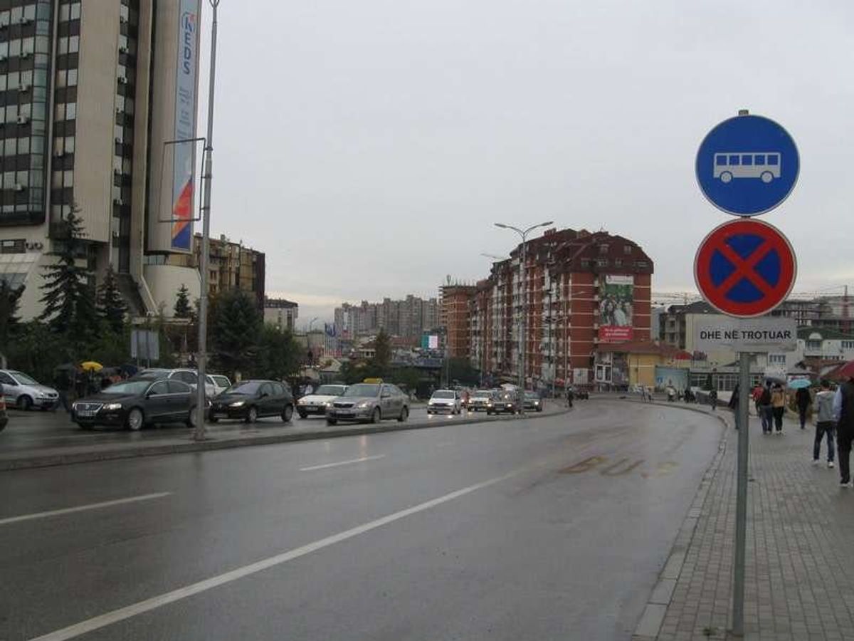 ビル・クリントン通りにクリントンの銅像があります。