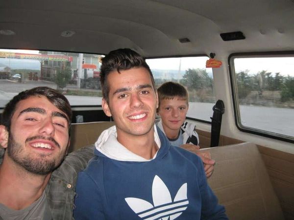 コソボ「2013年 コソボ共和国　超親米イスラム国コソボからセルビア勢力地域へ入境しました。」の写真：コソボ共和国のバスは全部18：00までで...